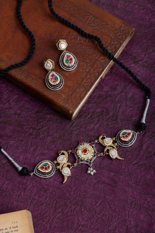 Urvi fusion two tone pachi kundan choker