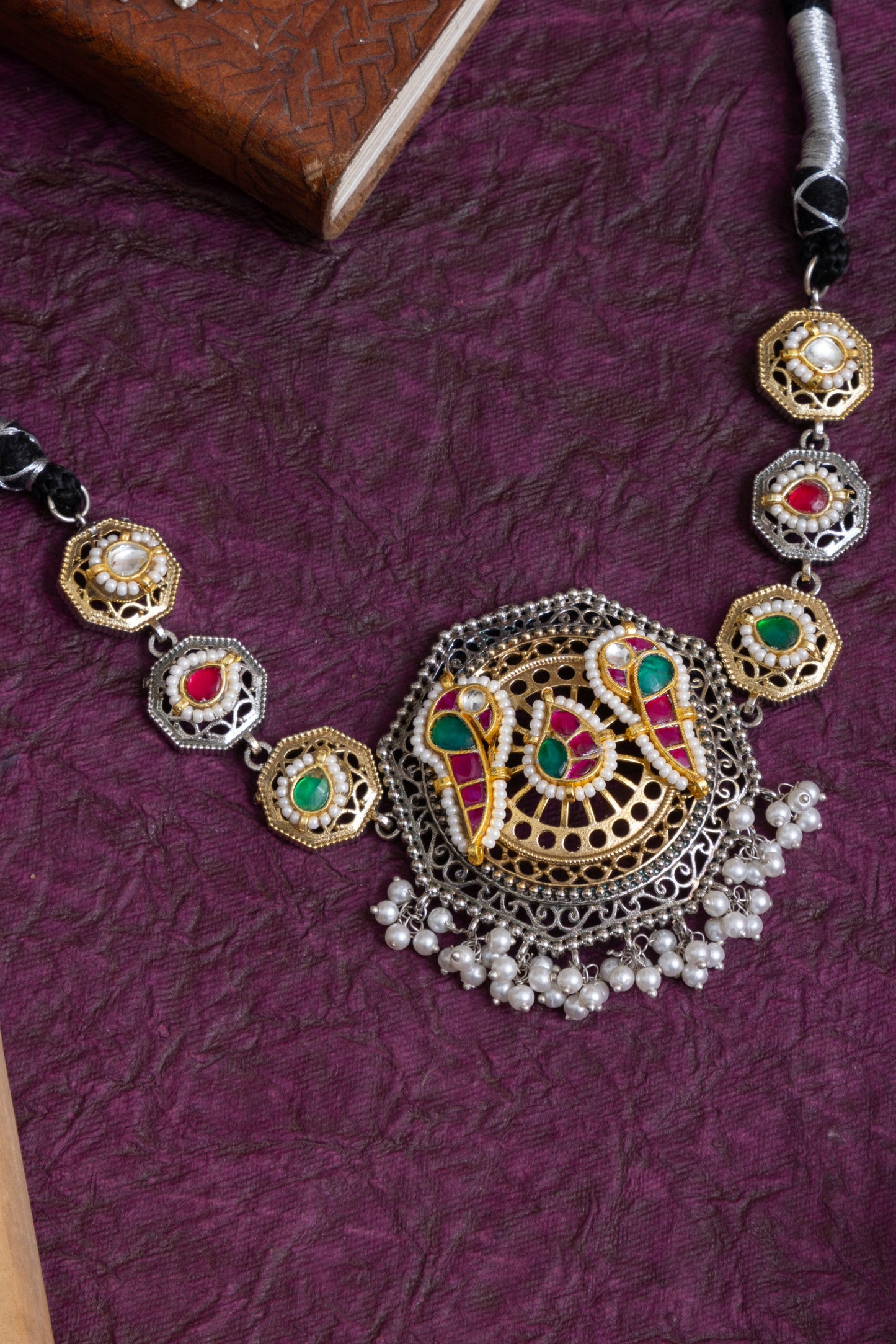Mughal two tone fusion pachi kundan choker with earrings