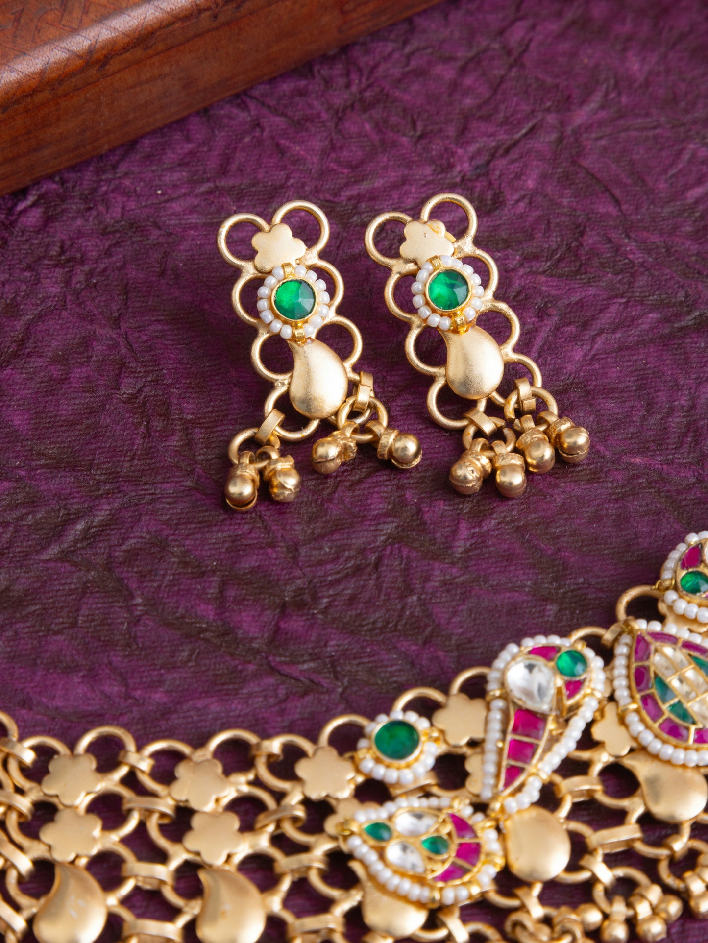 Hemangini gold jadau kundan choker