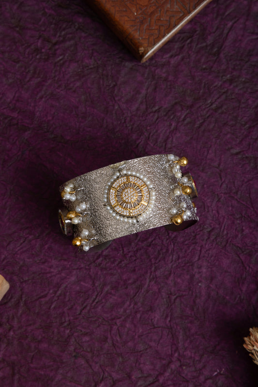 Sabina fusion two tone adjustable handcuff