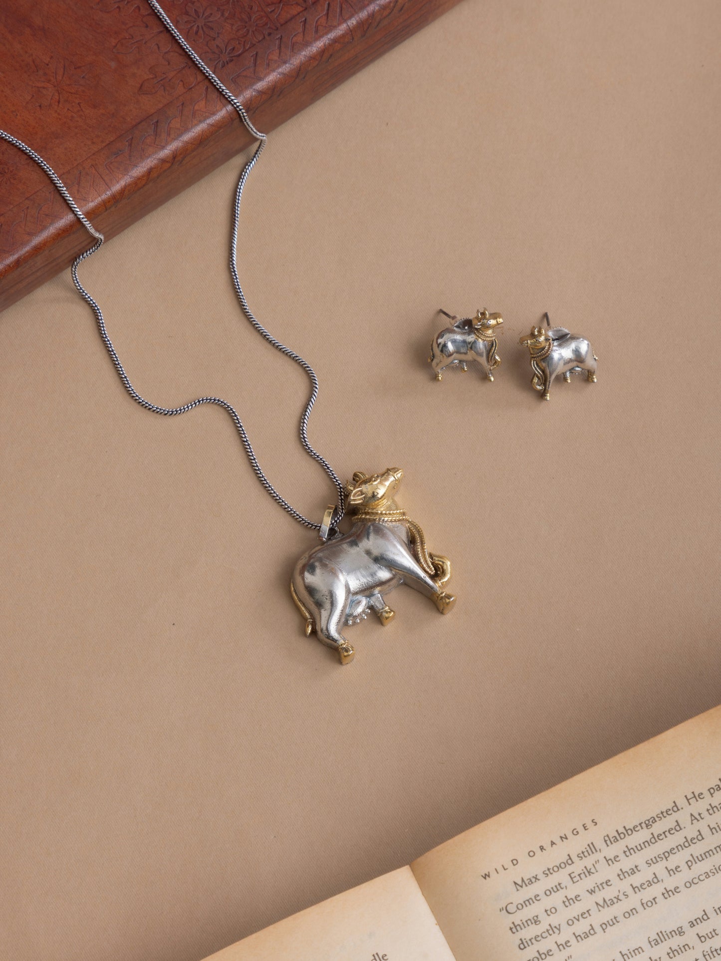 Shreya Minimal Nandi necklace