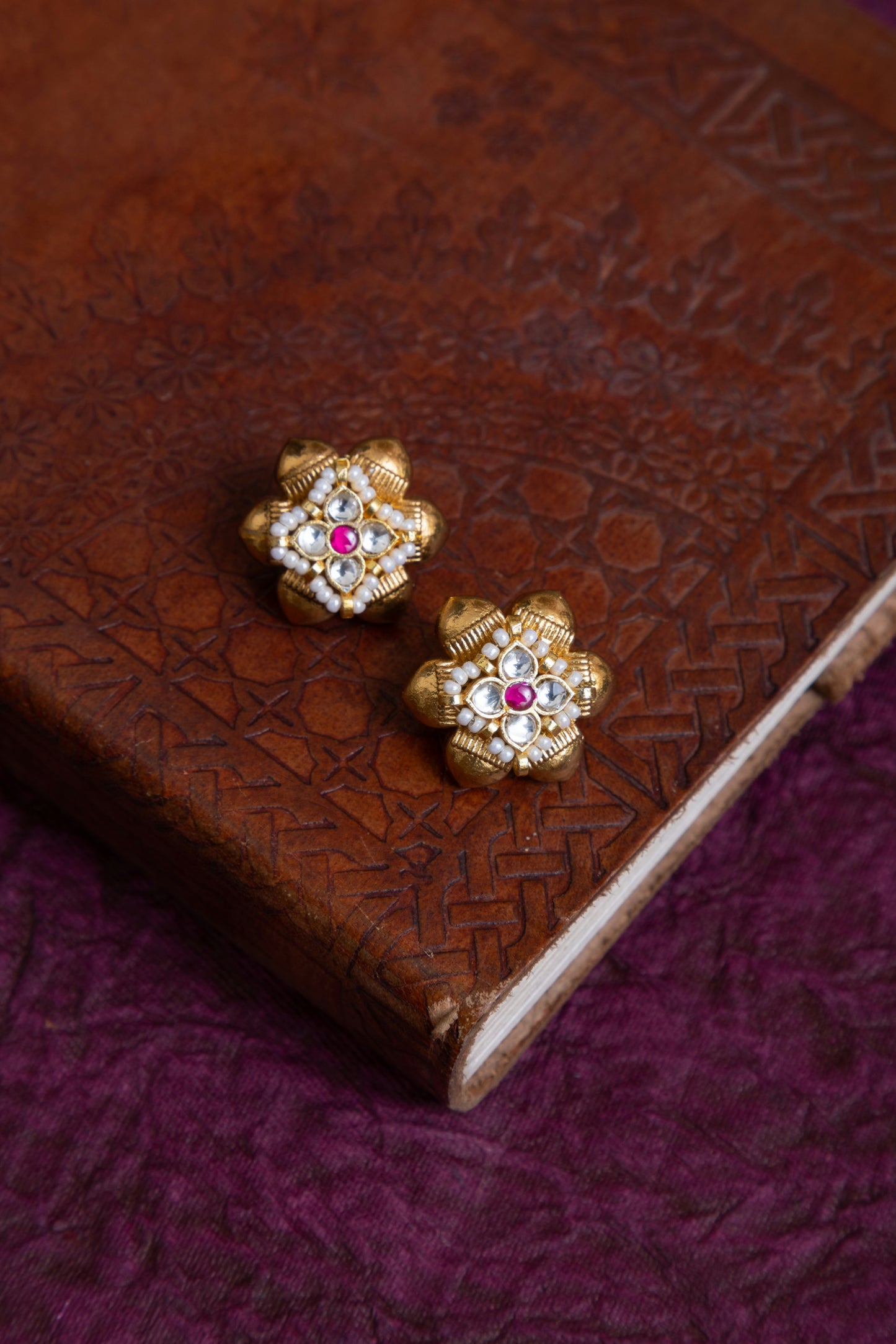 Diya gold kundan hasli