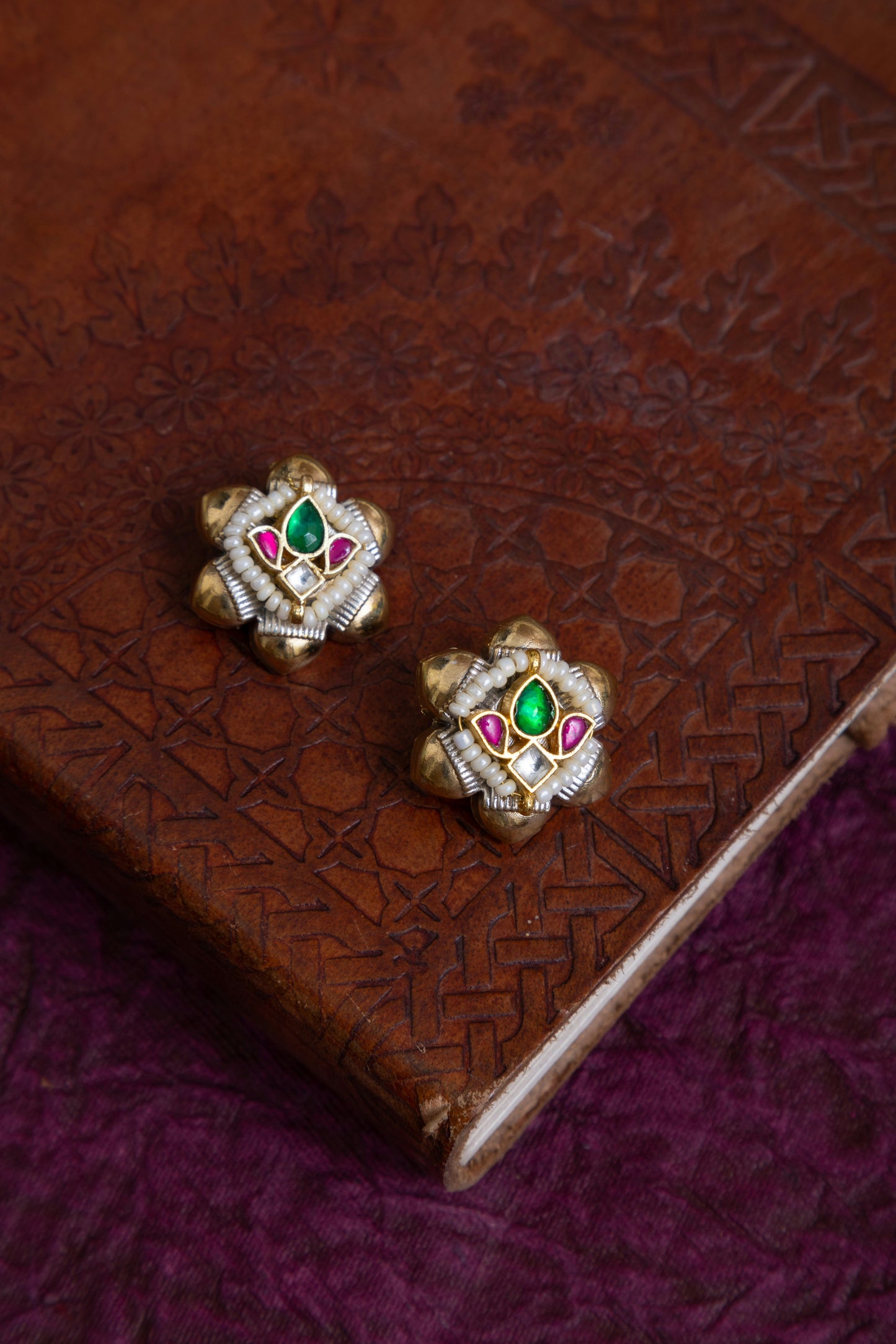 Hemant two tone pachi kundan hasli with earrings