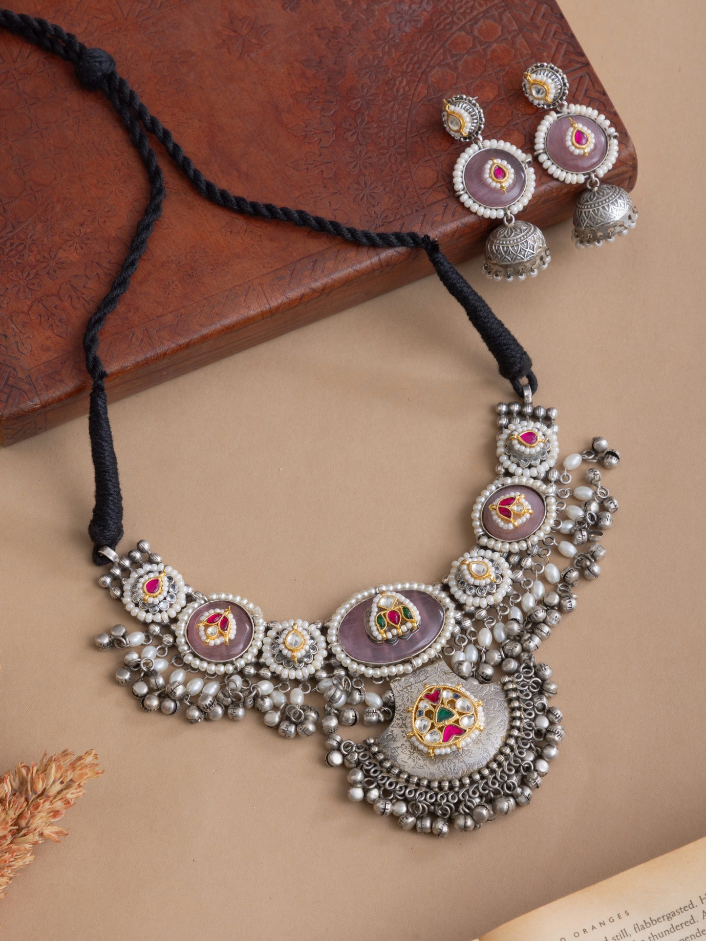 Bhoomi pachi kundan choker