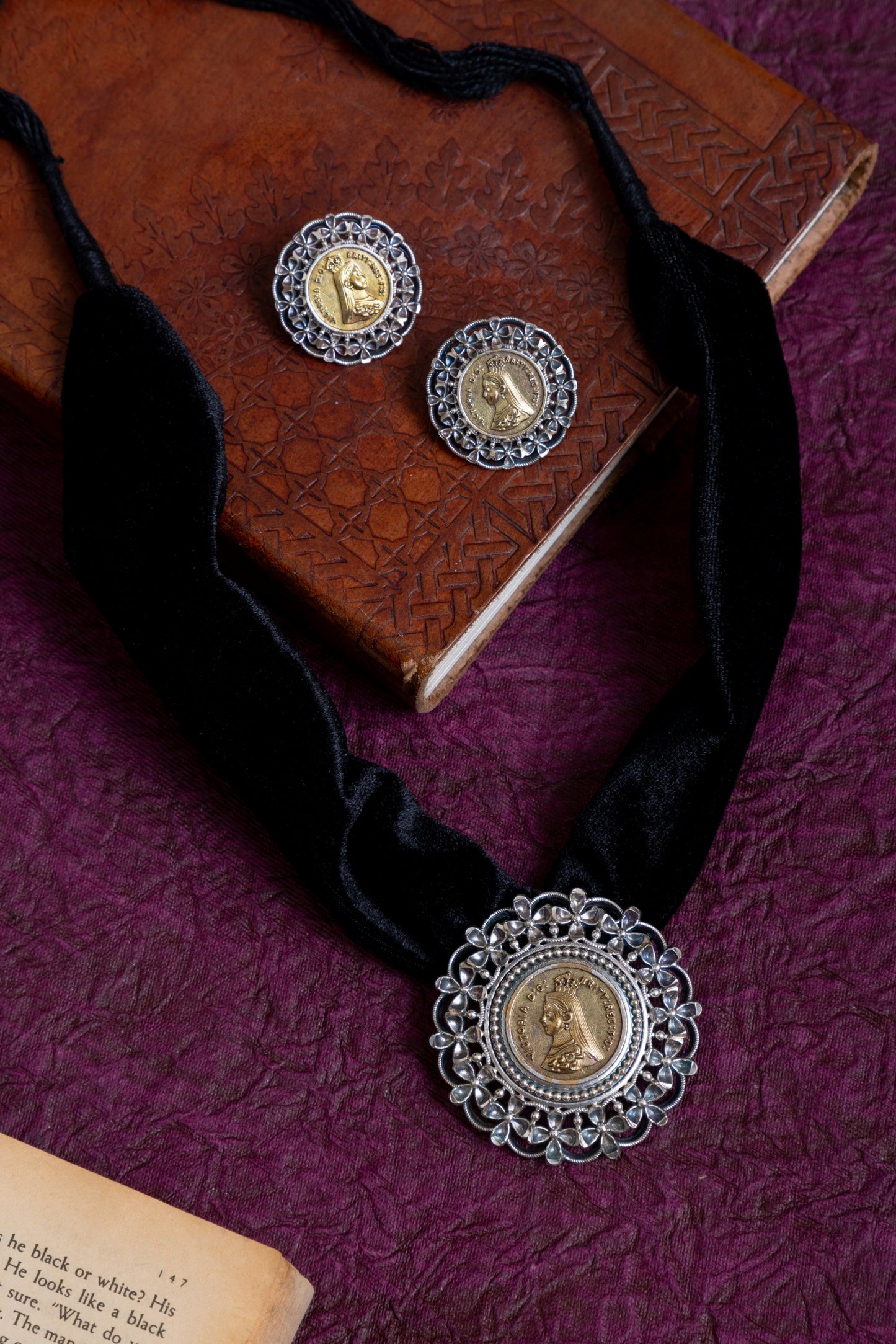 Victoria coin thread necklace with earrings