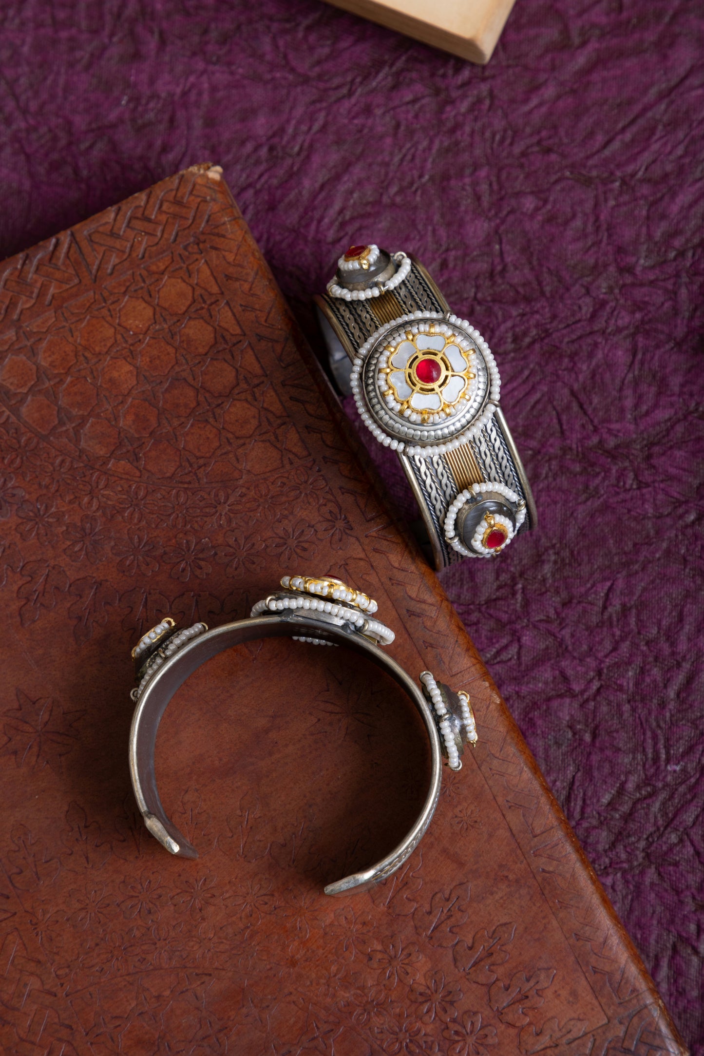 Mohana pachi kundan handcuff