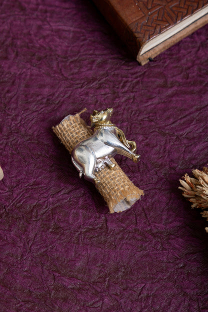 Two tone nandi Ring