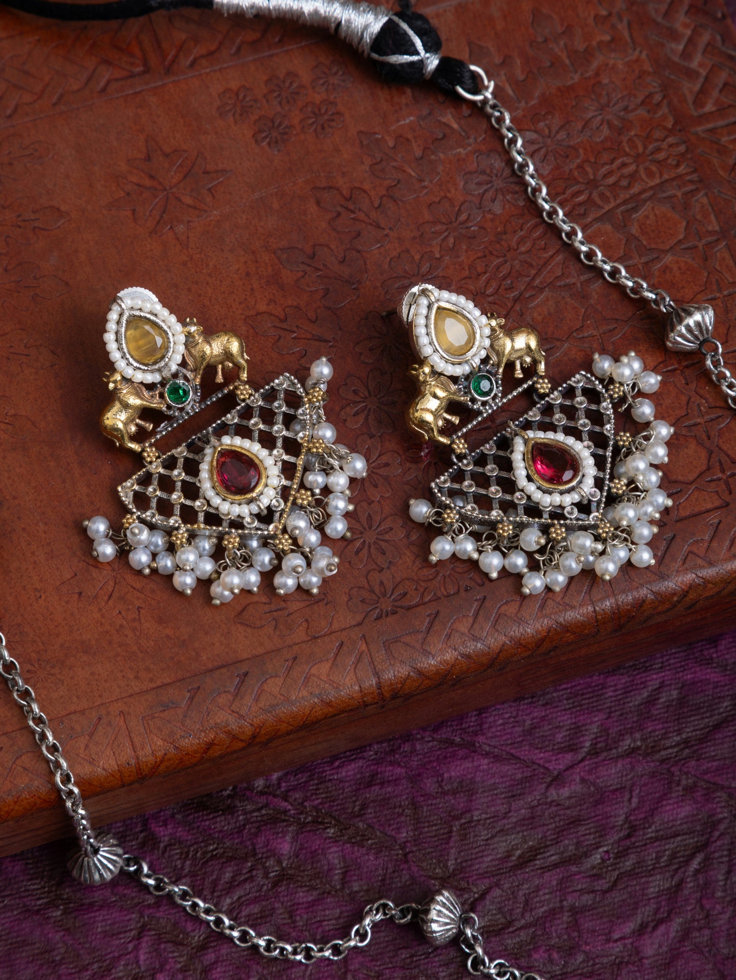 Rajvika fusion dual tone nandi necklace