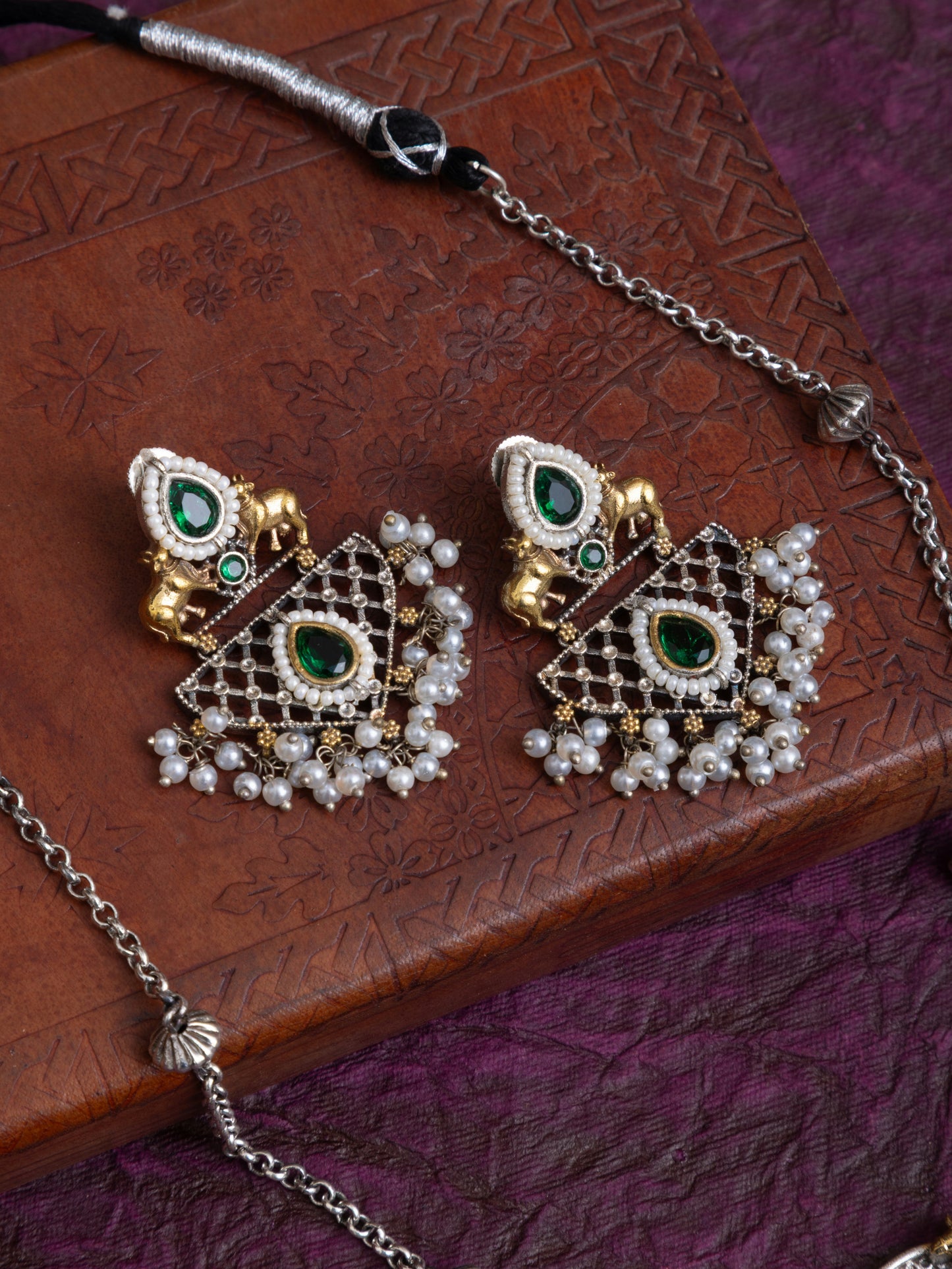 Rajvika fusion dual tone nandi necklace