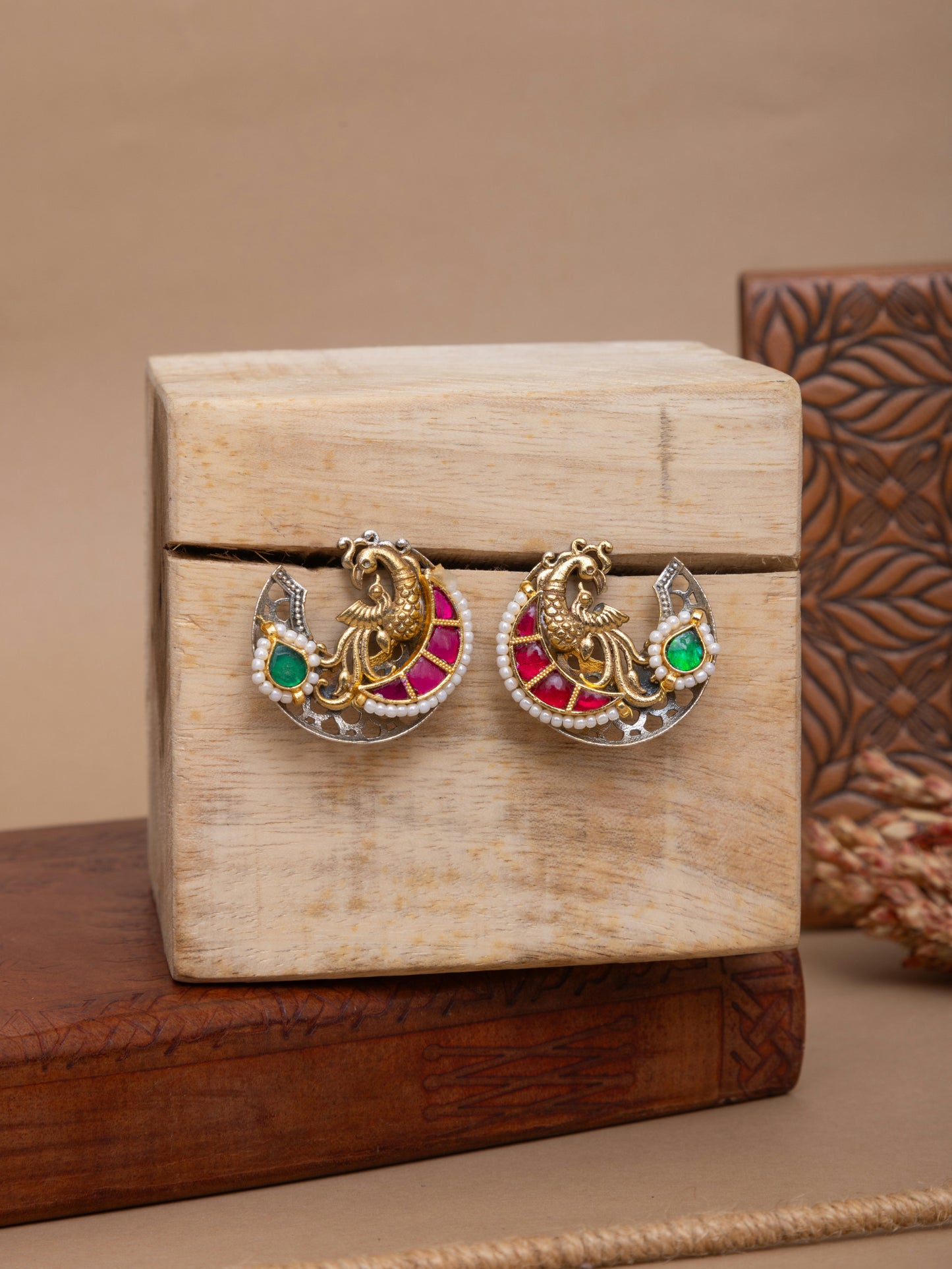 Pachi kundan studs