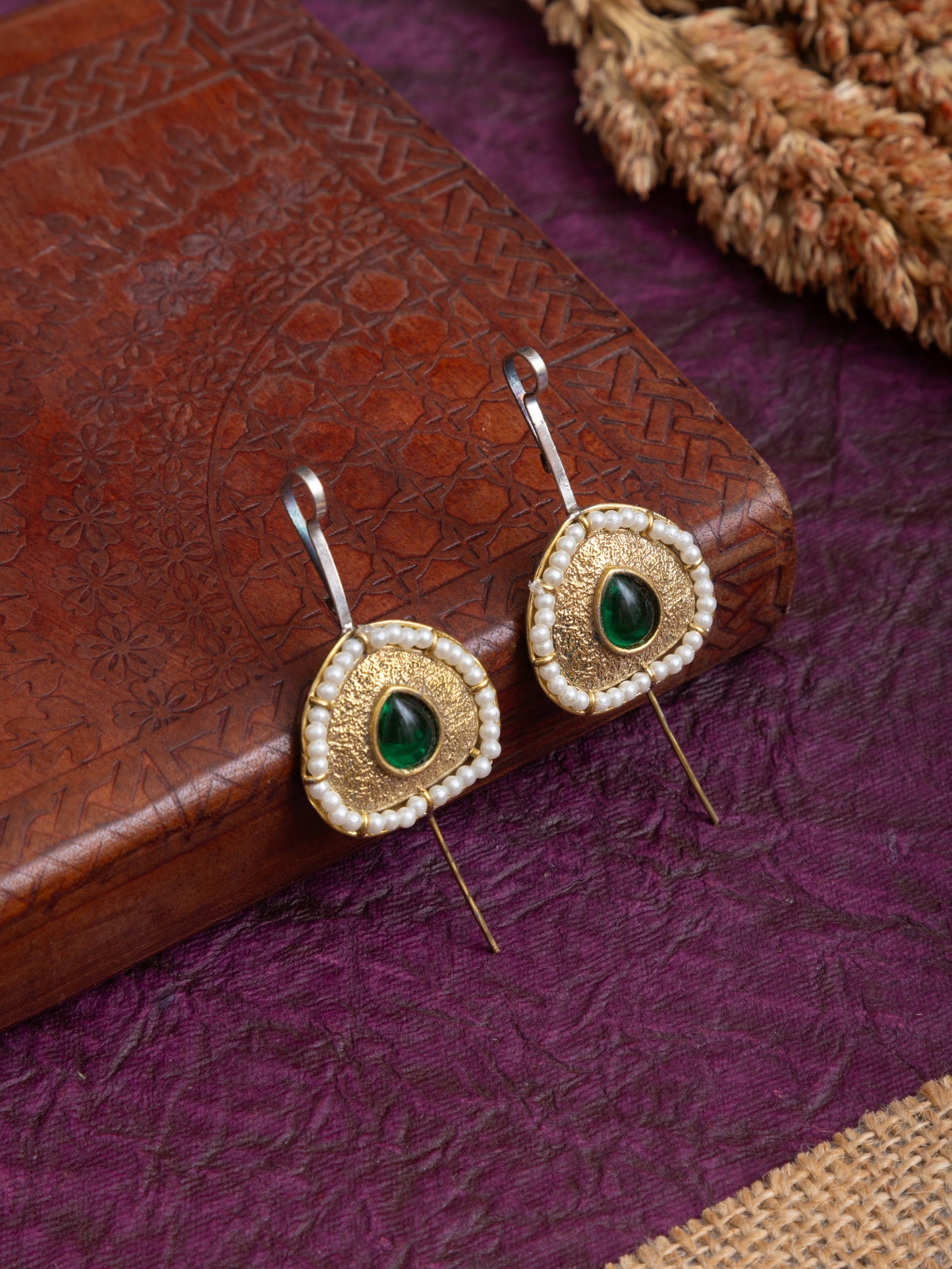 Zareena needle earcuff