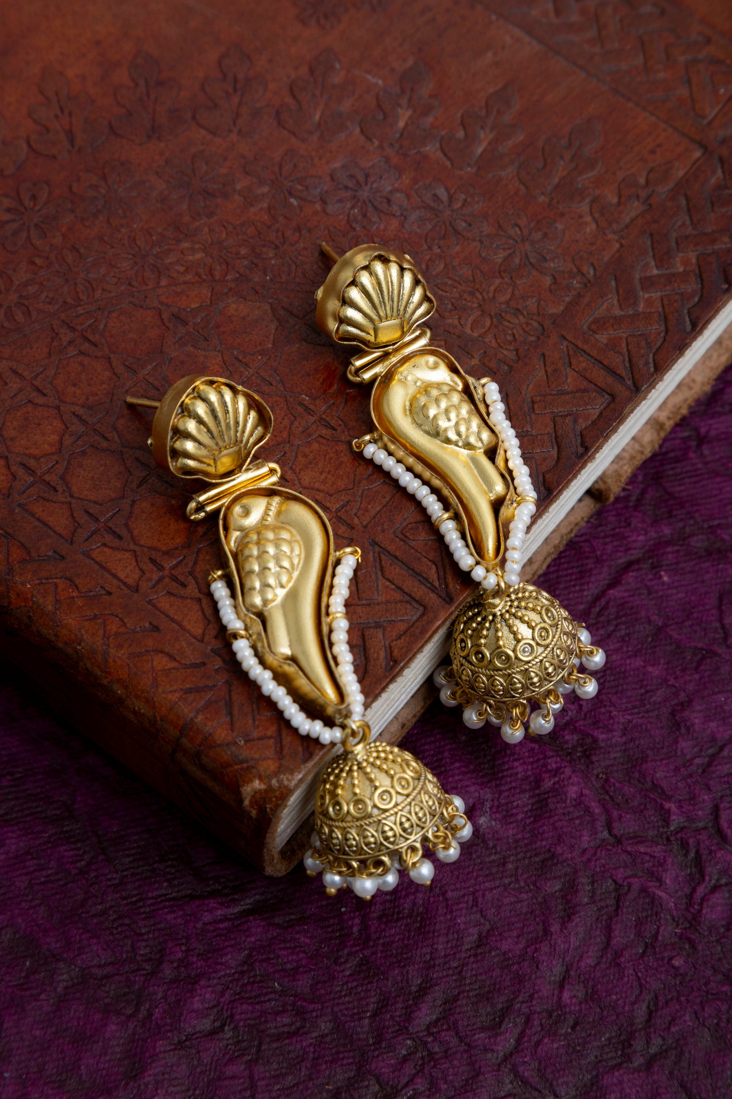 Venu gold handcrafted choker