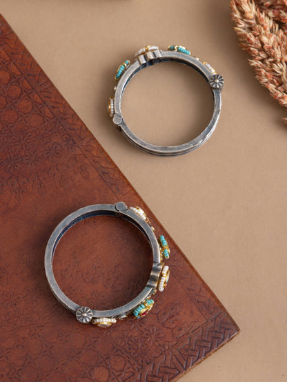 Dua small size Pachi kundan bangles