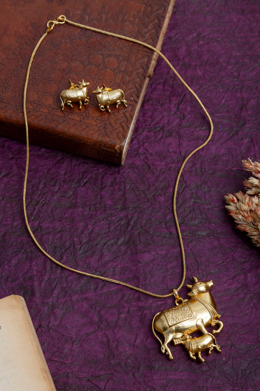 Gold nandi necklace