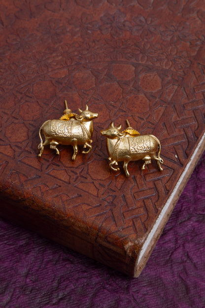 Gold nandi necklace