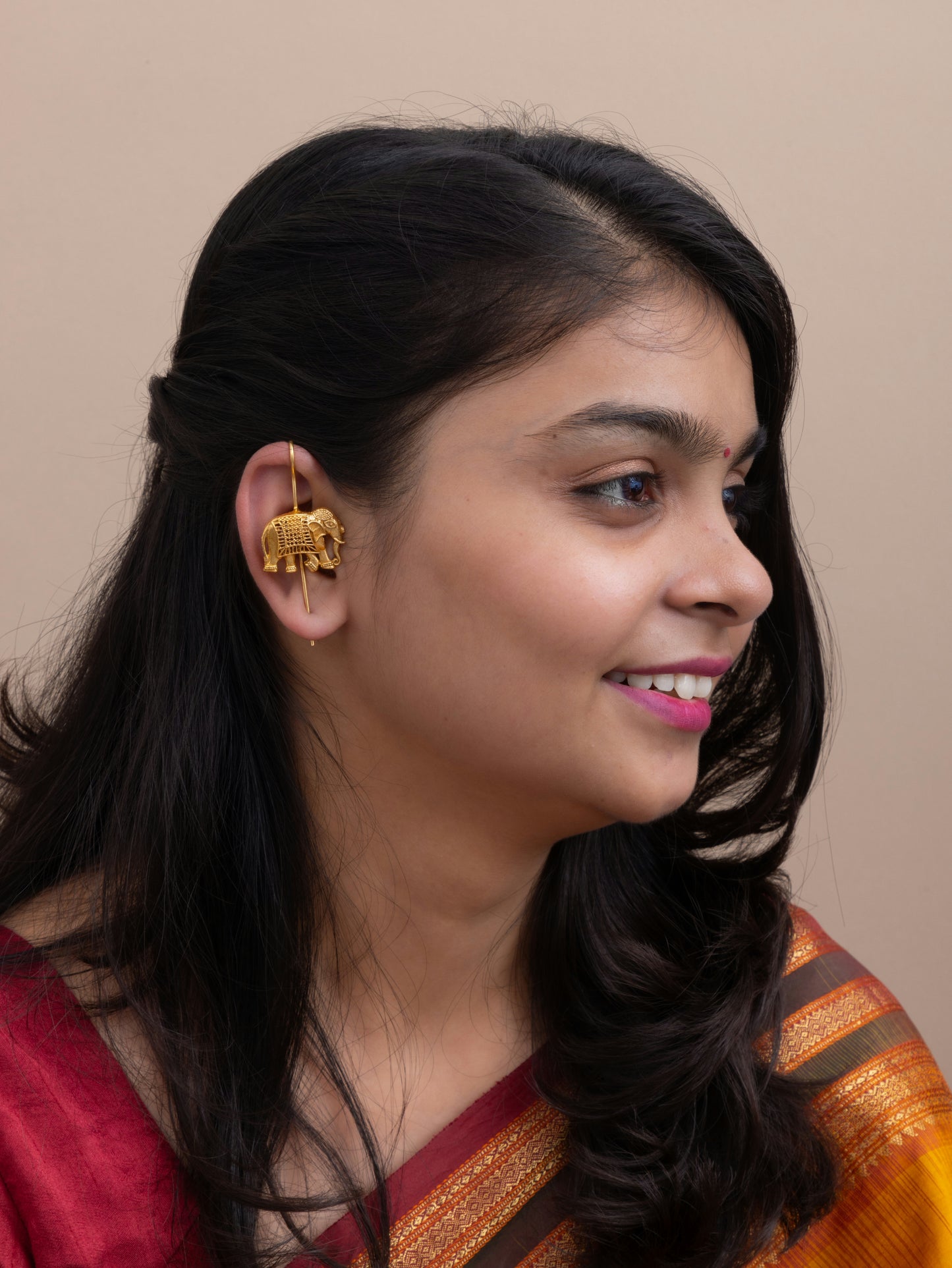 Elephant needle gold earcuff 🐘