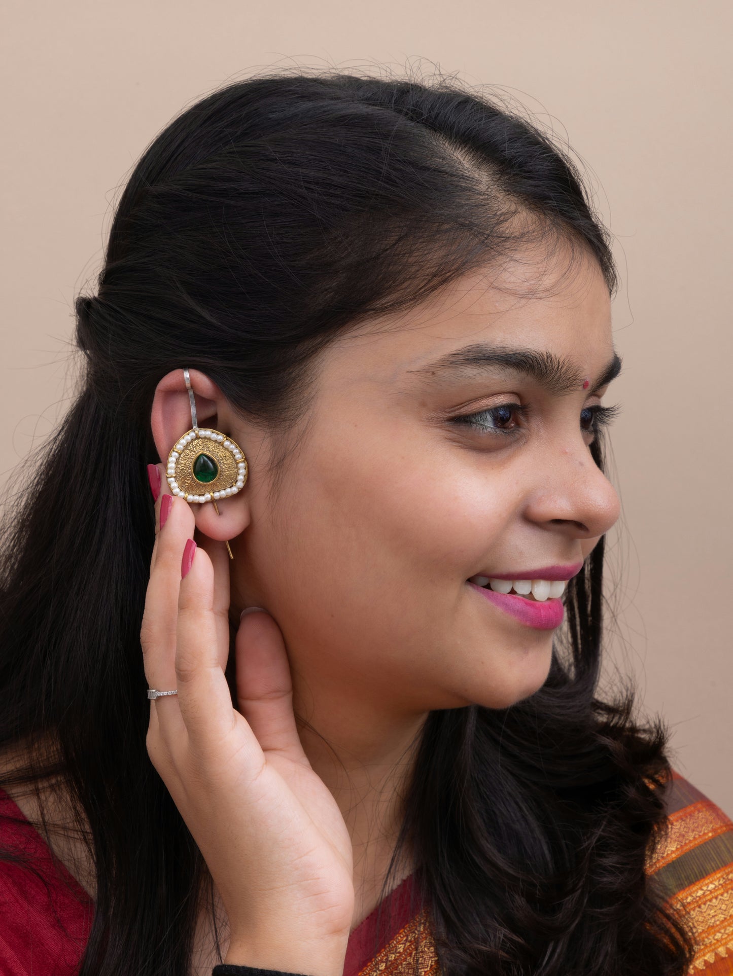 Zareena needle earcuff