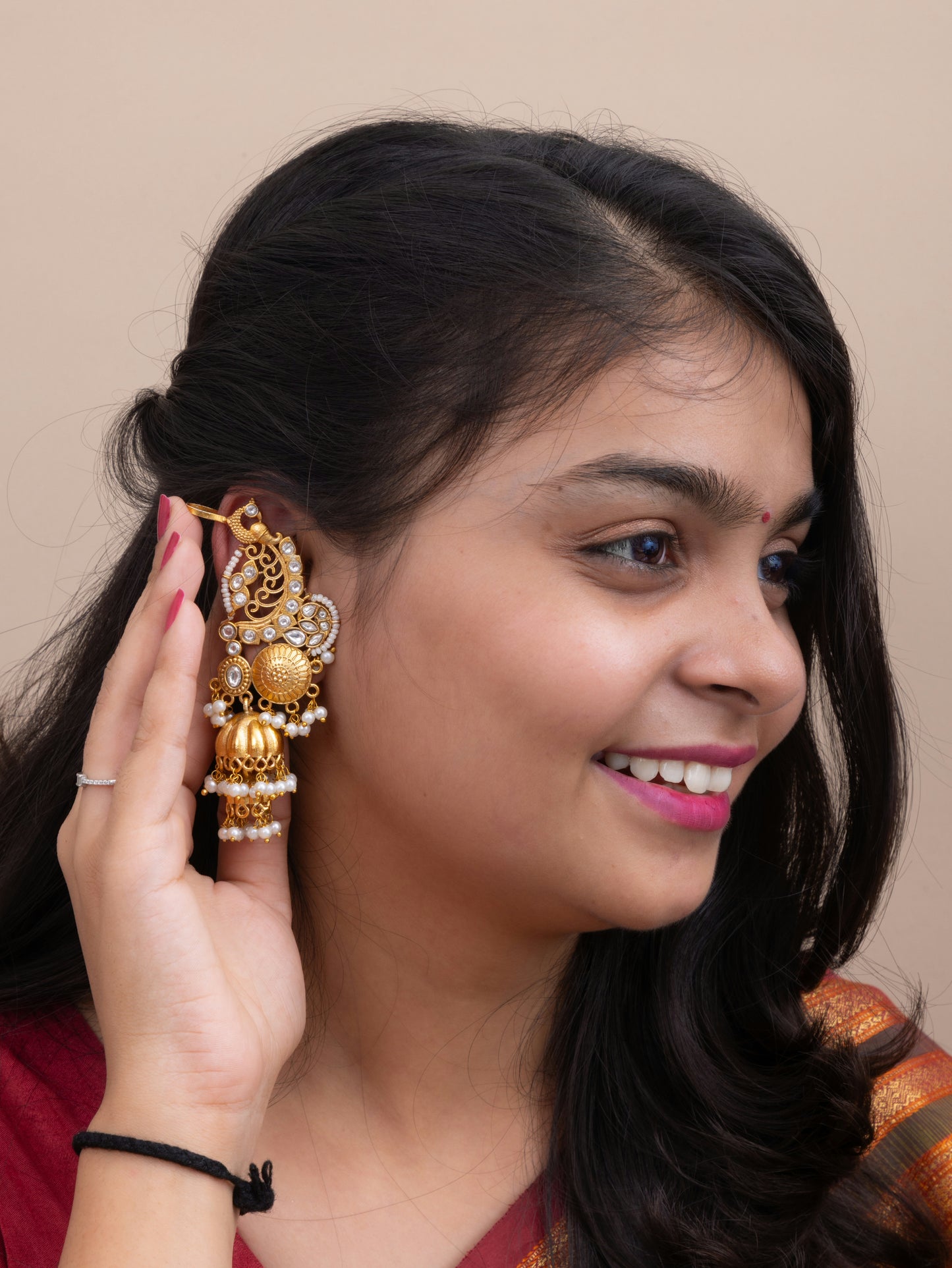 Aasha gold earcuff