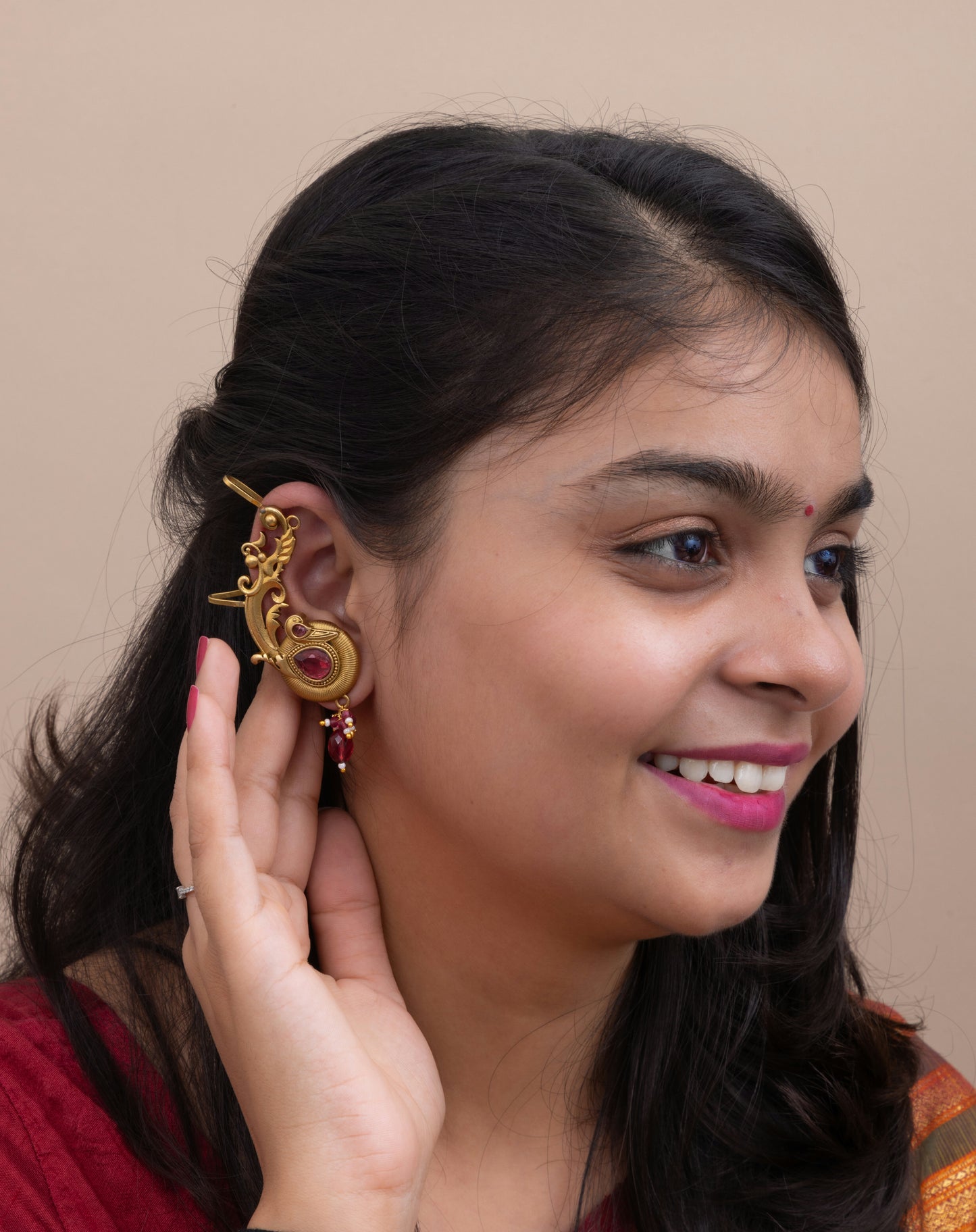 Neel Kamal gold earcuff
