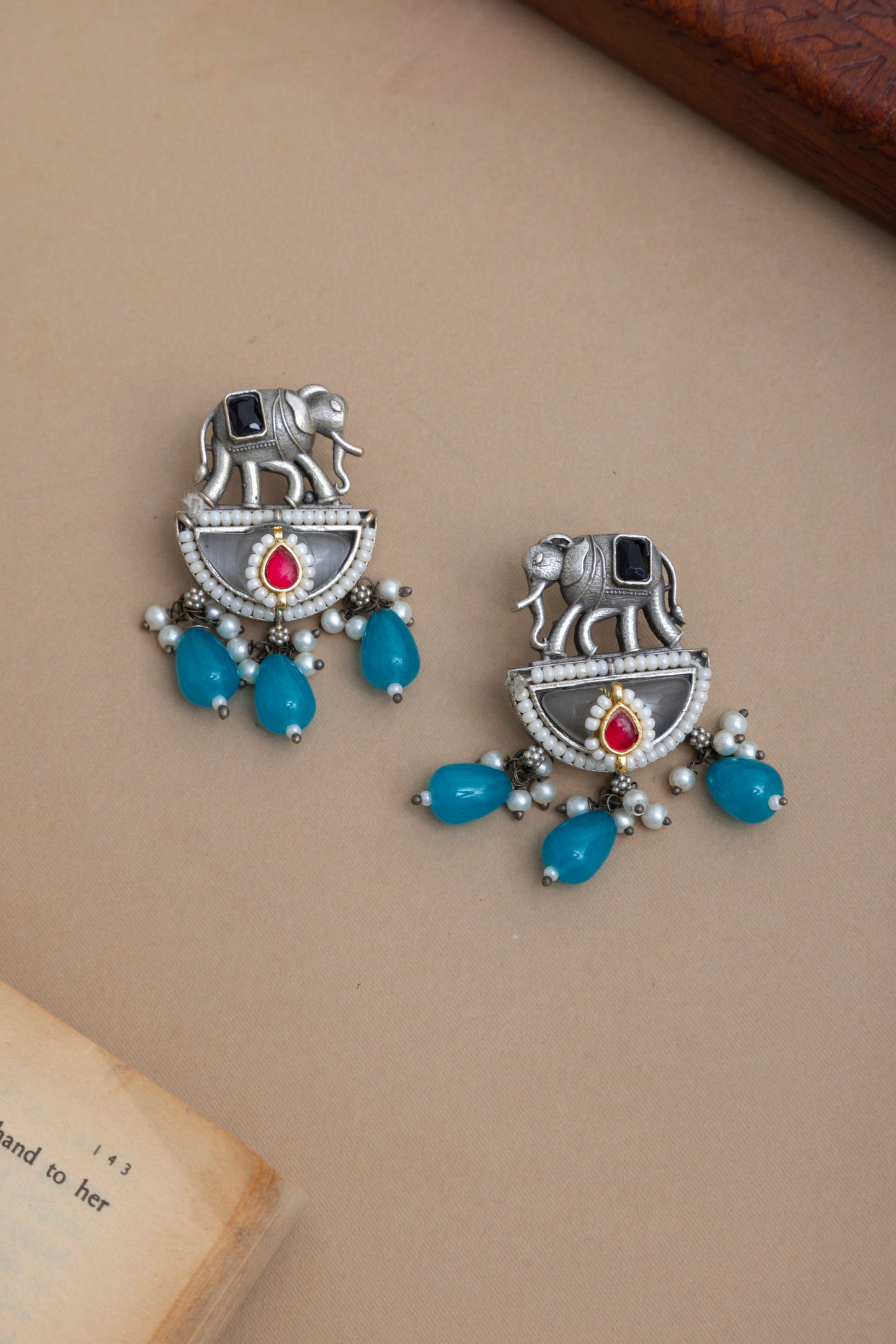 Nivedita pachi kundan elephant necklace