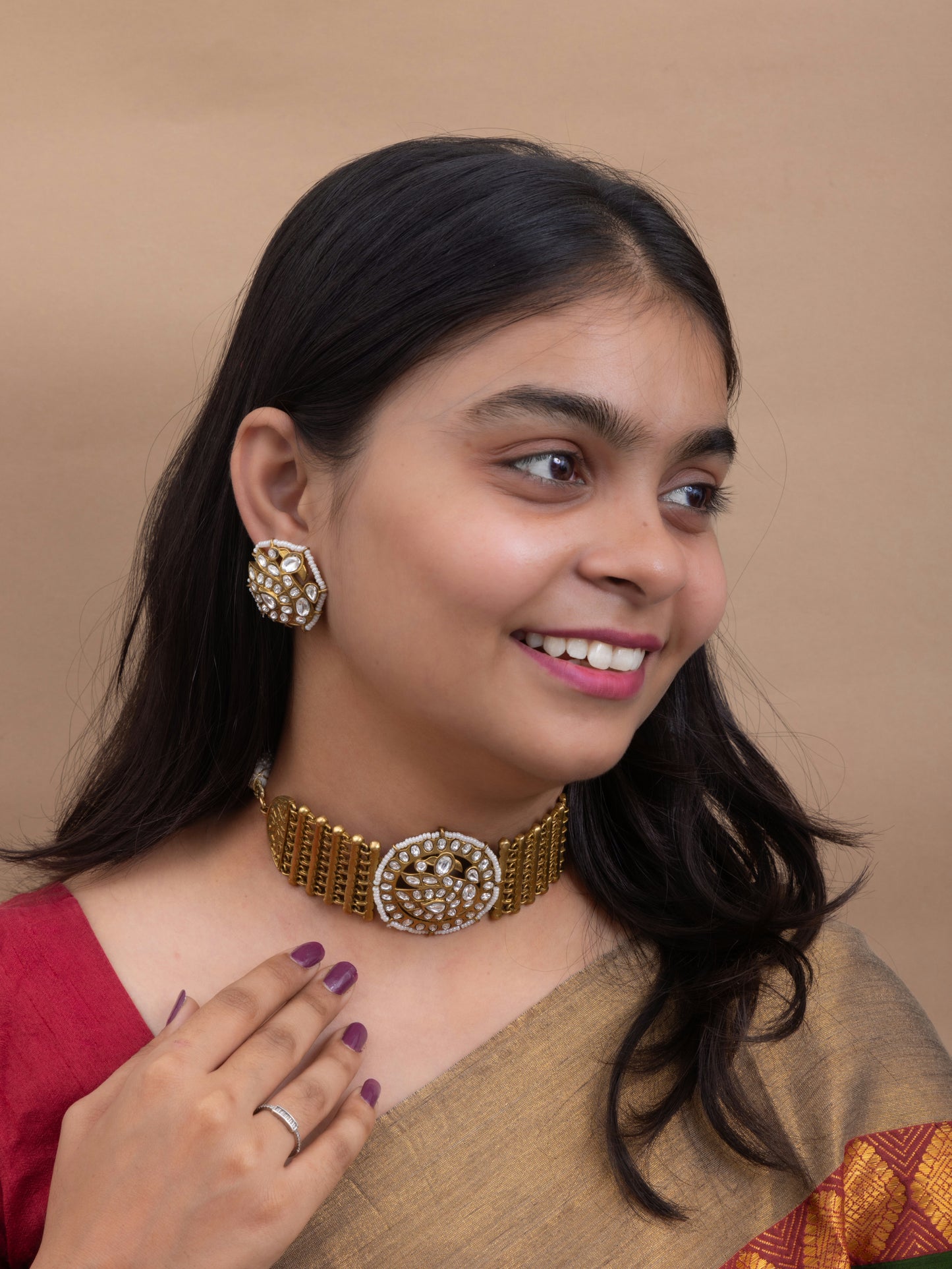 Srushti gold choker