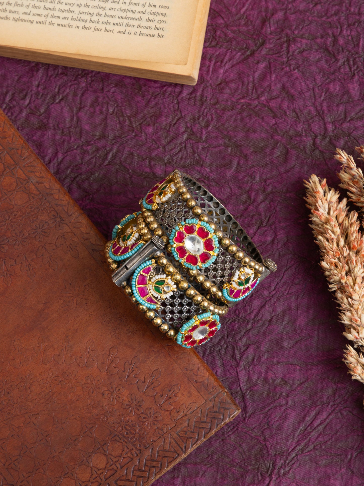 Shama large sizee pachi kundan kada