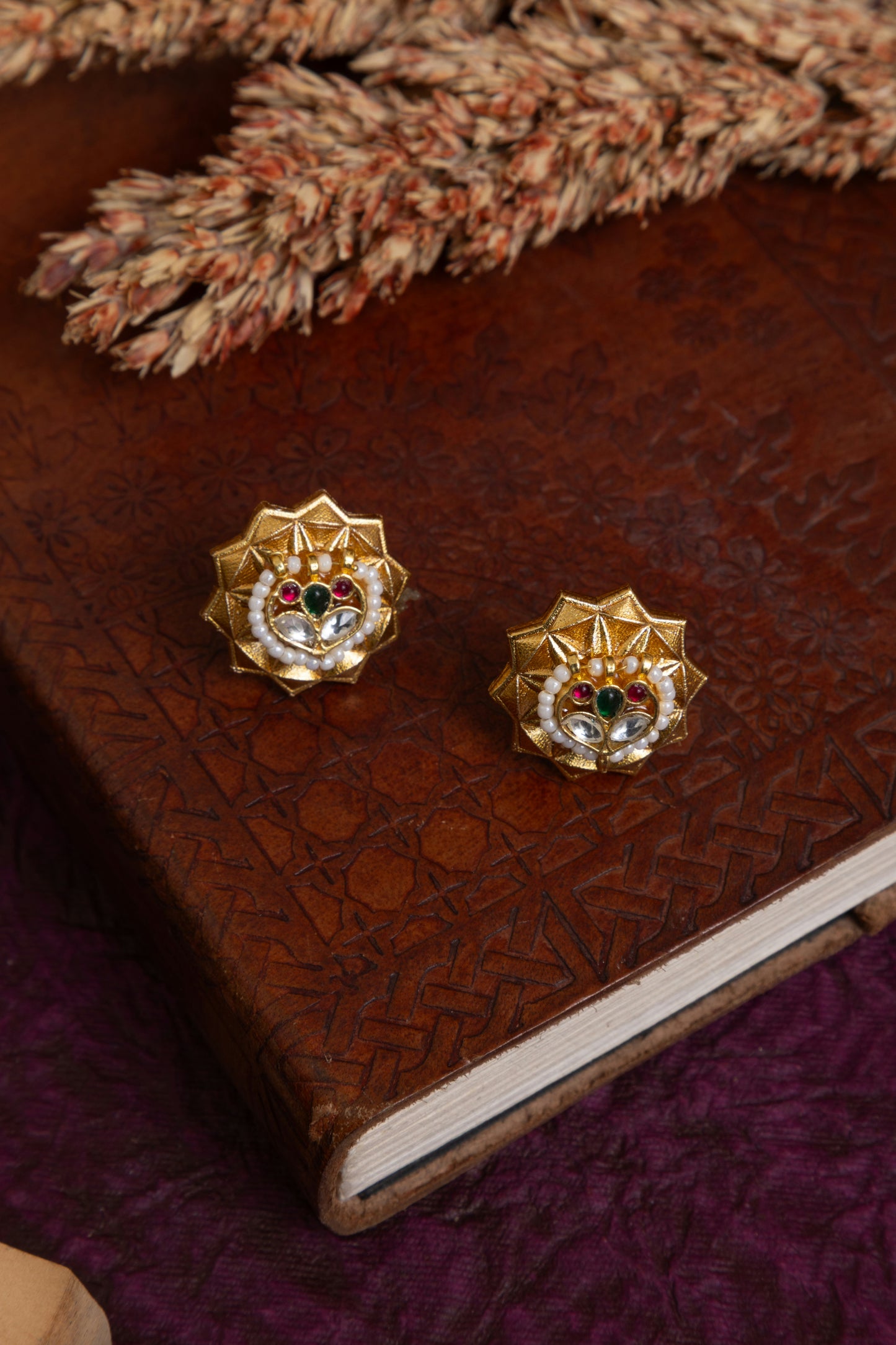 Ruhi pachi kundan studs