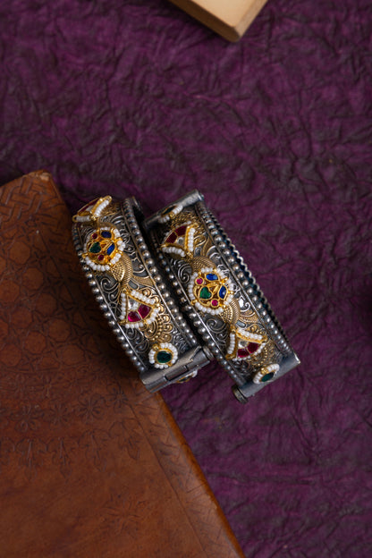 Parineeti large size Fusion two tone pachi kundan kada