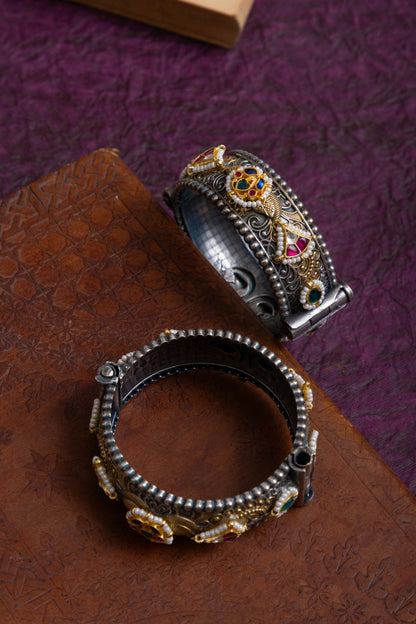 Parineeti large size Fusion two tone pachi kundan kada