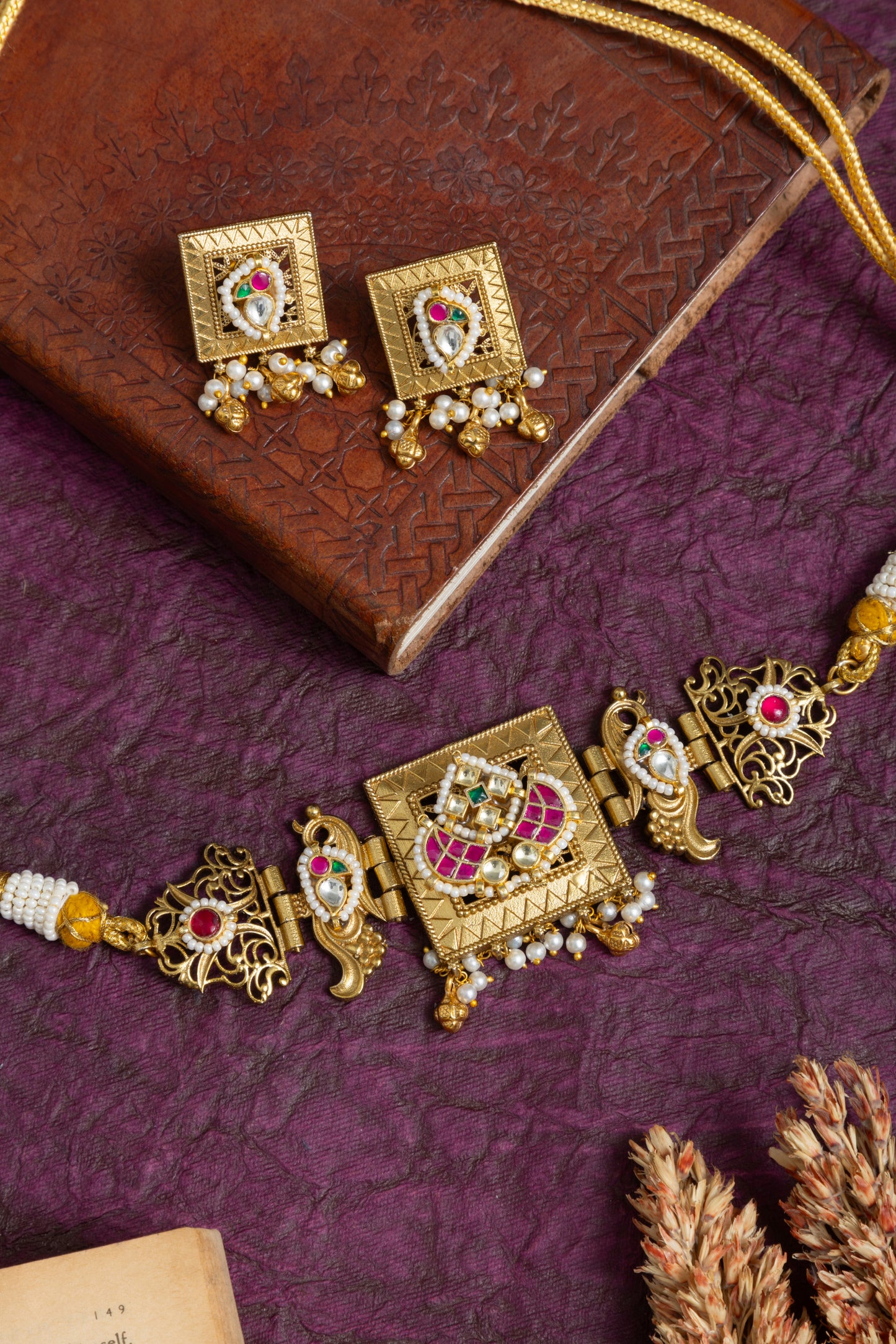 Yesha pachi kundan gold choker