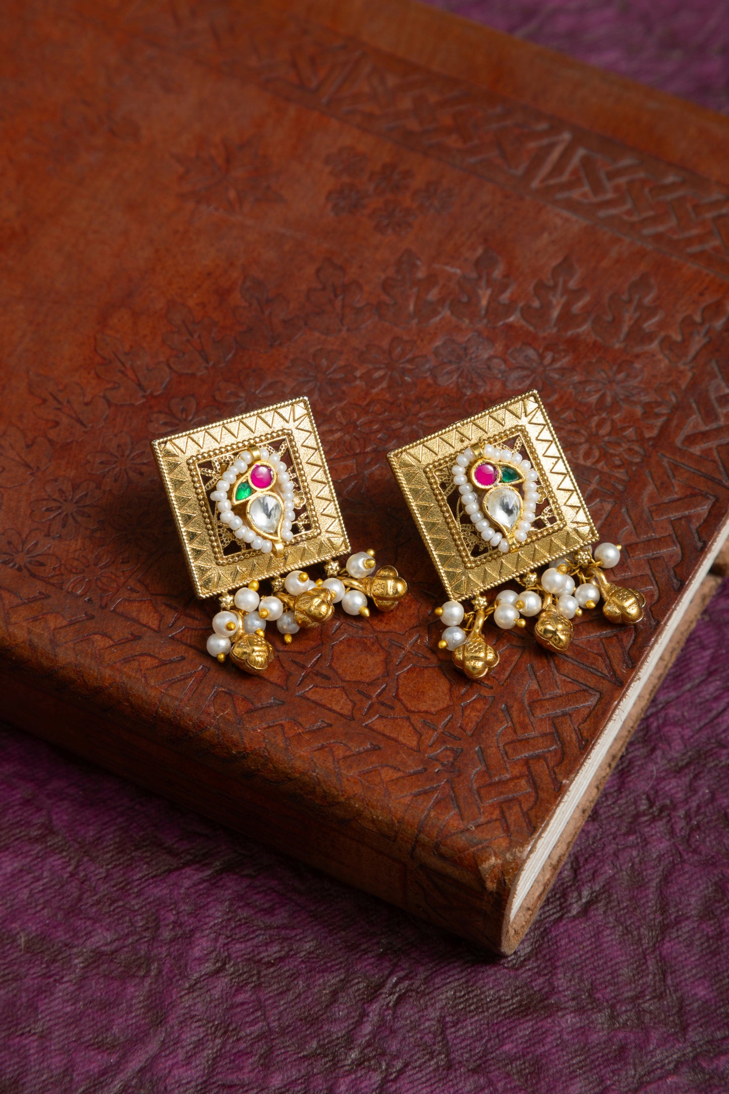 Yesha pachi kundan gold choker