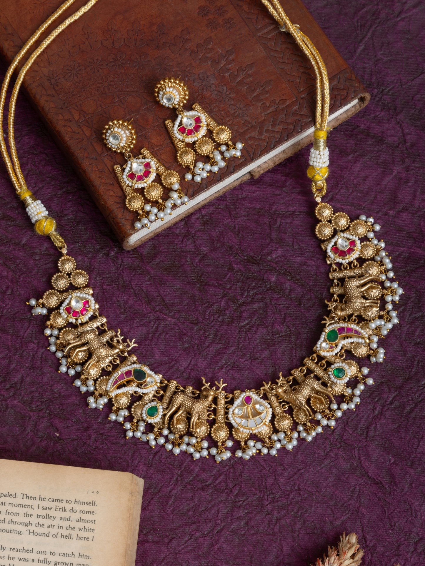 Leela fusion kundan gold choker