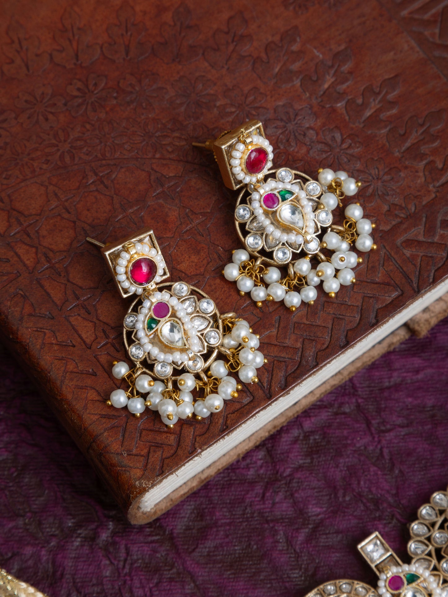 Dharini fusion kundan choker