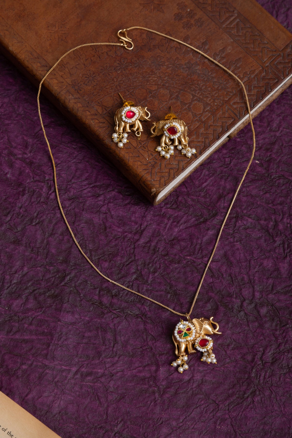Prabhu gold elephant pachi kundan necklace