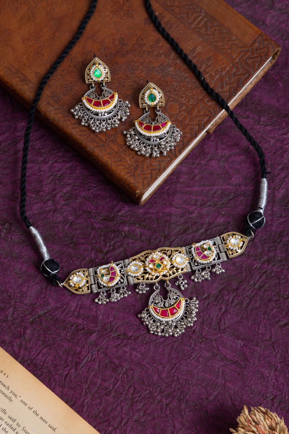Ujjwal fusion two tone pachi kundan choker