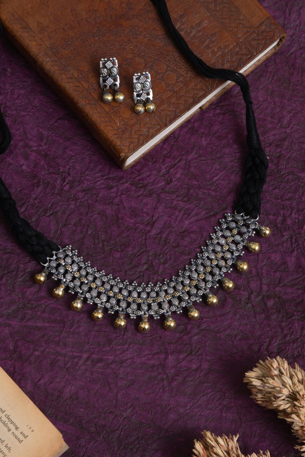 Vadhavo two tone Silver Lookalike kolhapuri choker