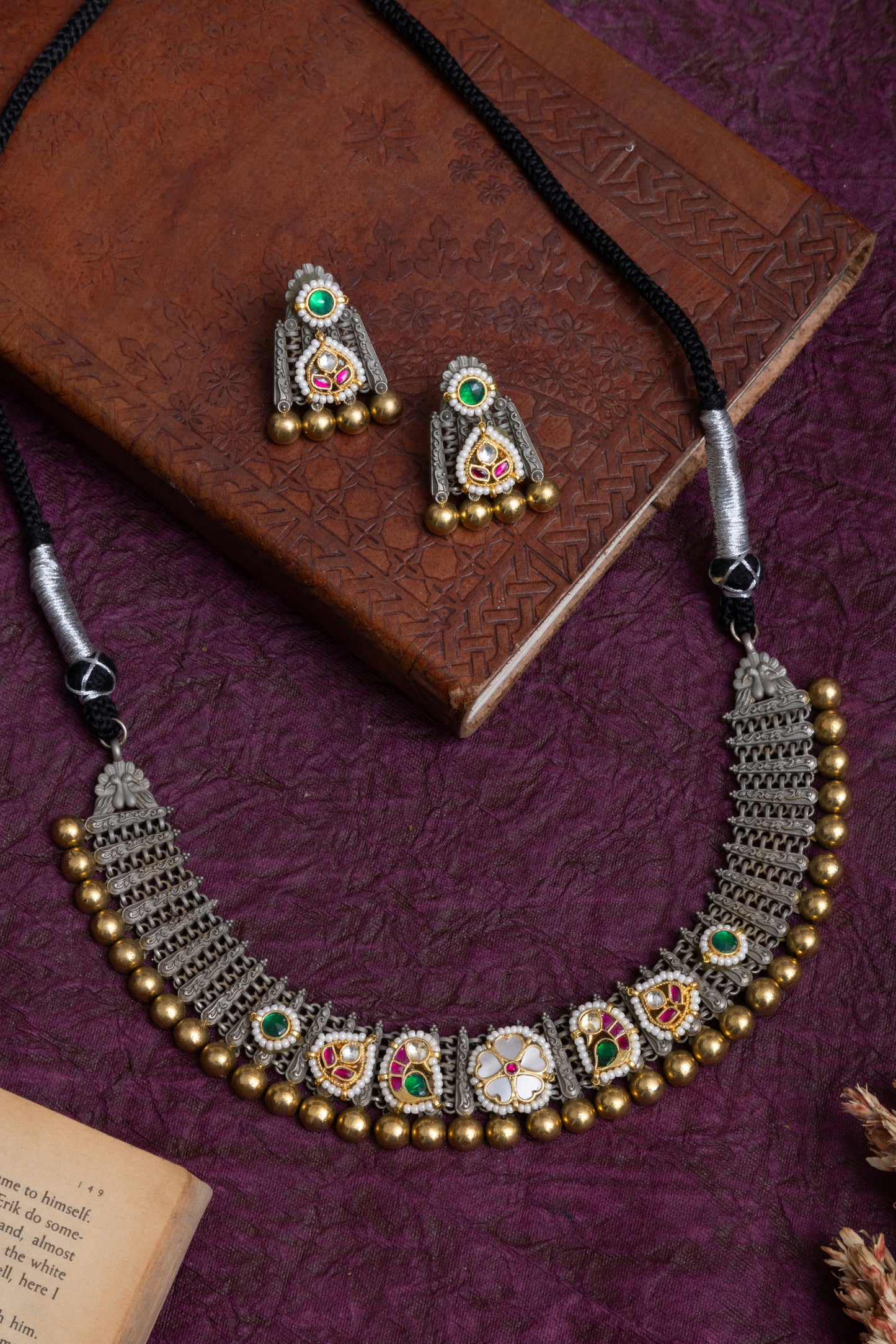 Leena mother of pearl pachi kundan choker