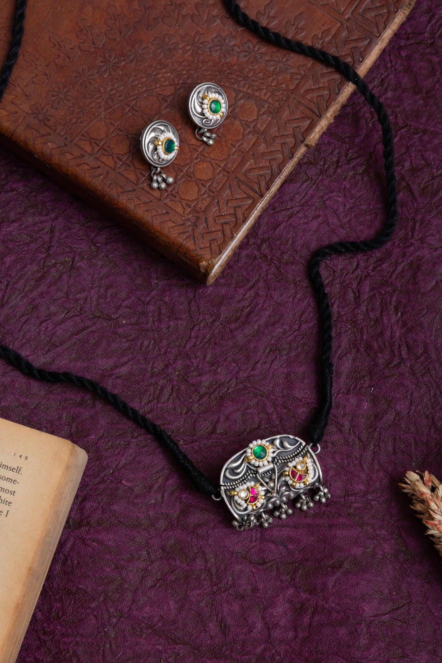 Mini bag pachi kundan thread necklace