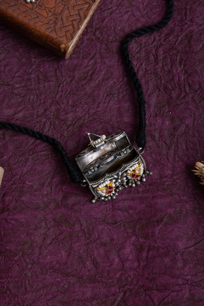 Mini bag pachi kundan thread necklace