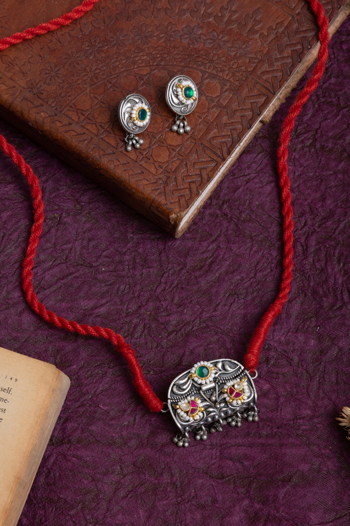 Mini bag pachi kundan thread necklace
