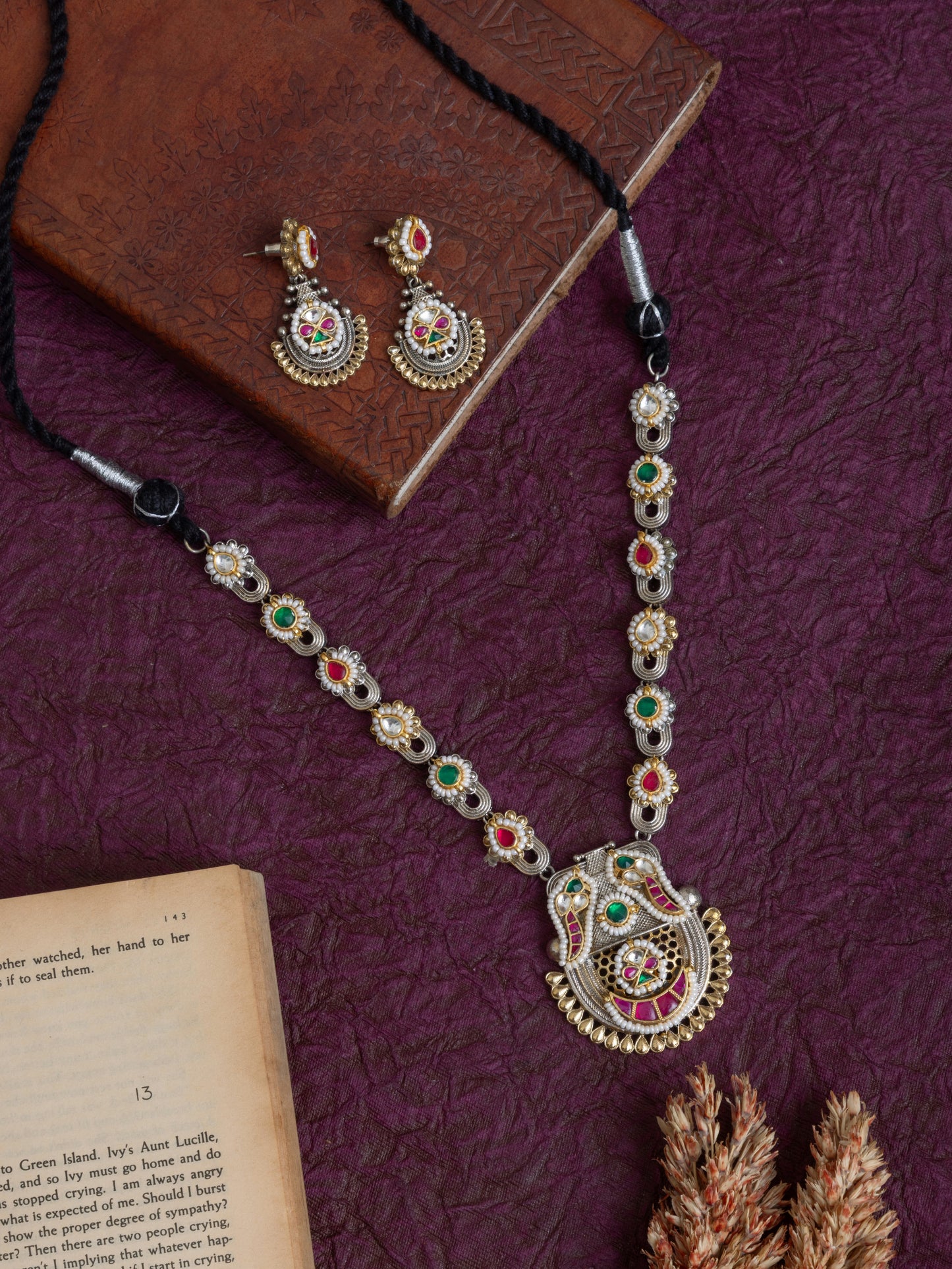 Nysha pachi kundan necklace