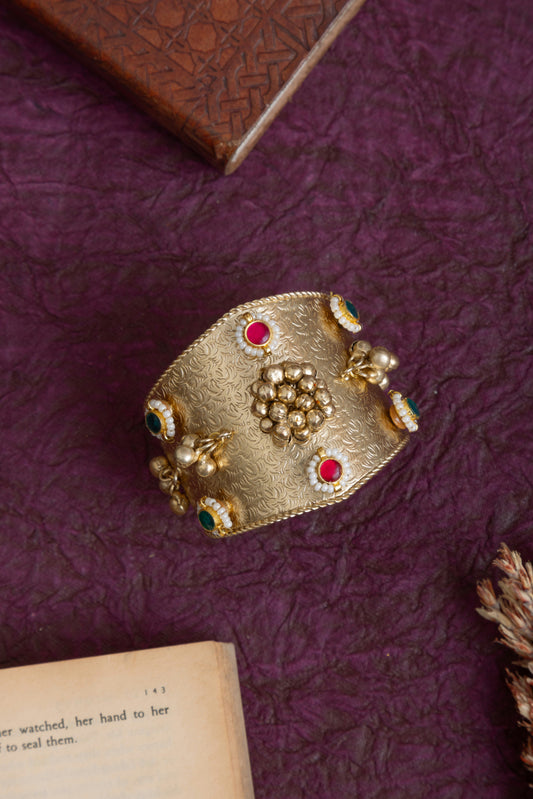 Lipika gold handcuff