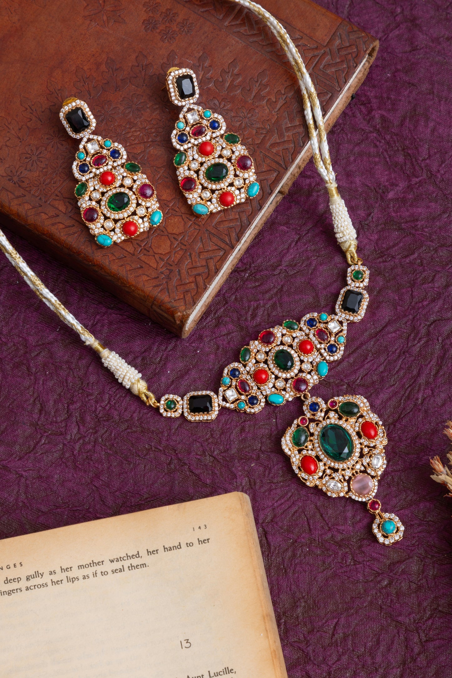 Rangrez Russian stone choker