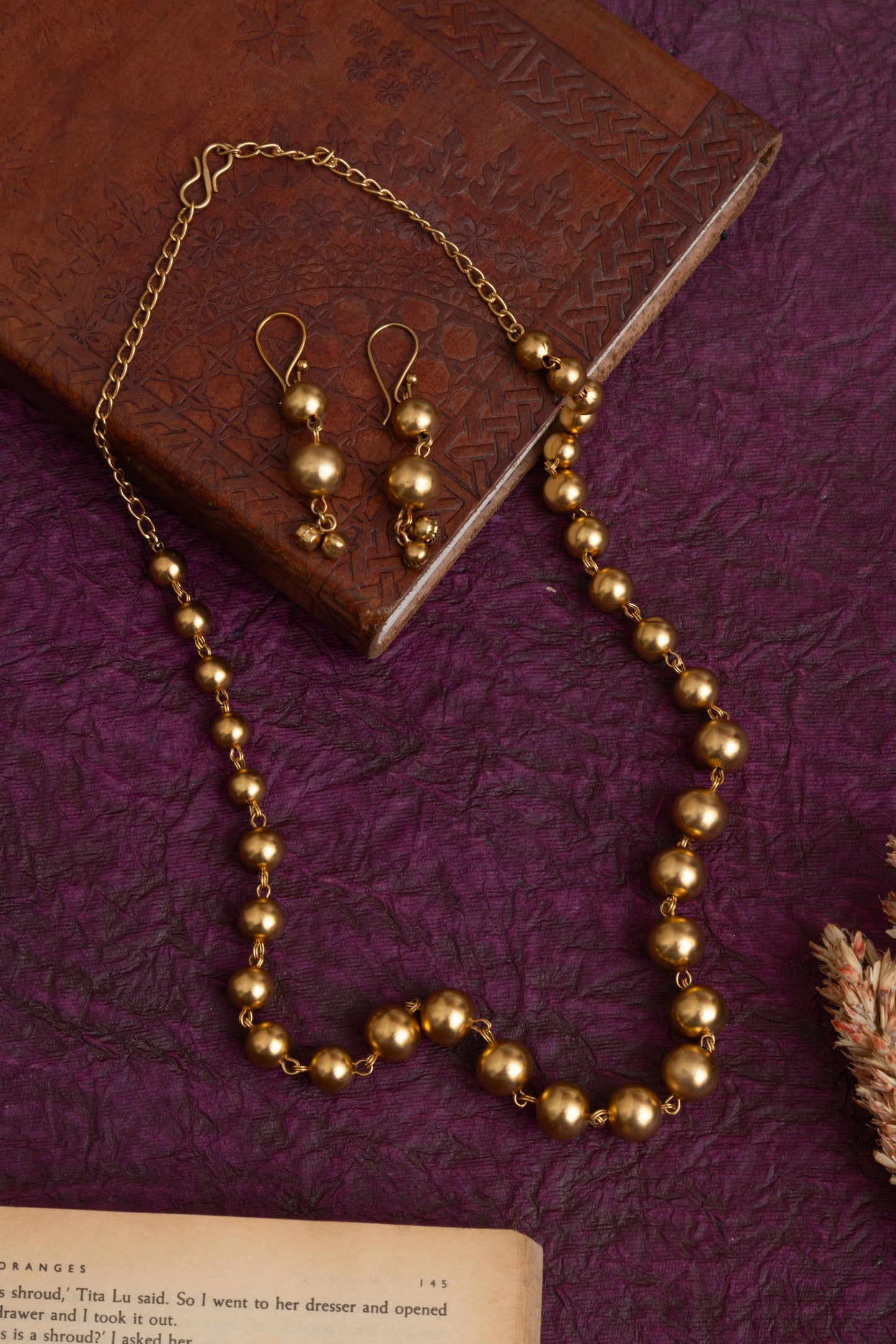 Dimple gold necklace