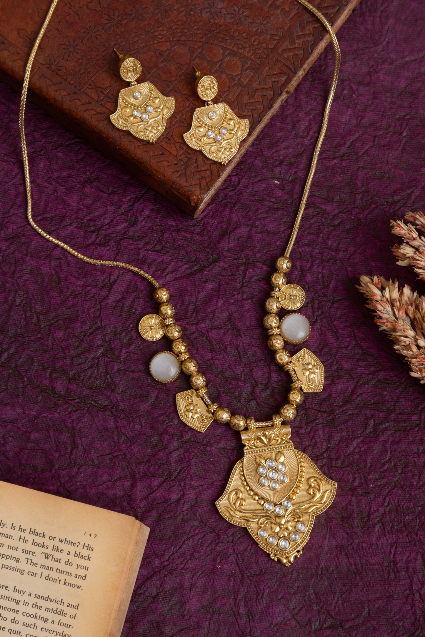 Kirtish gold necklace