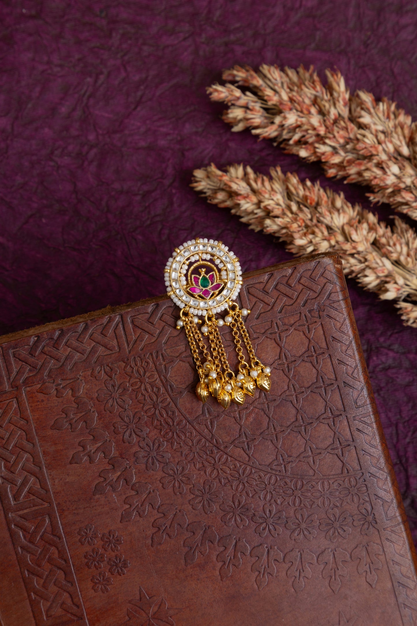 Hetal jadtar kundan gold ring
