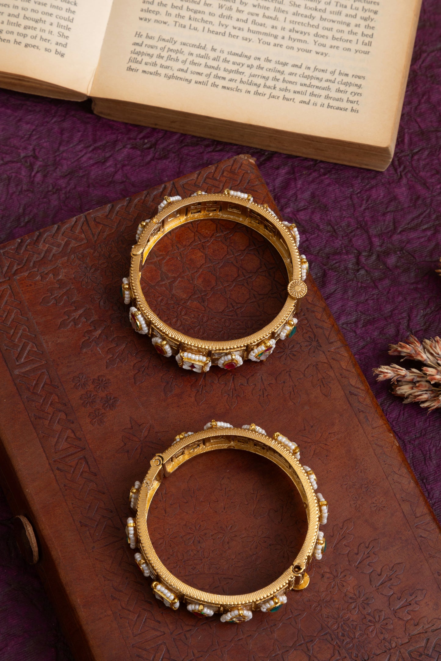 Uma Large size gold pachi kundan kada