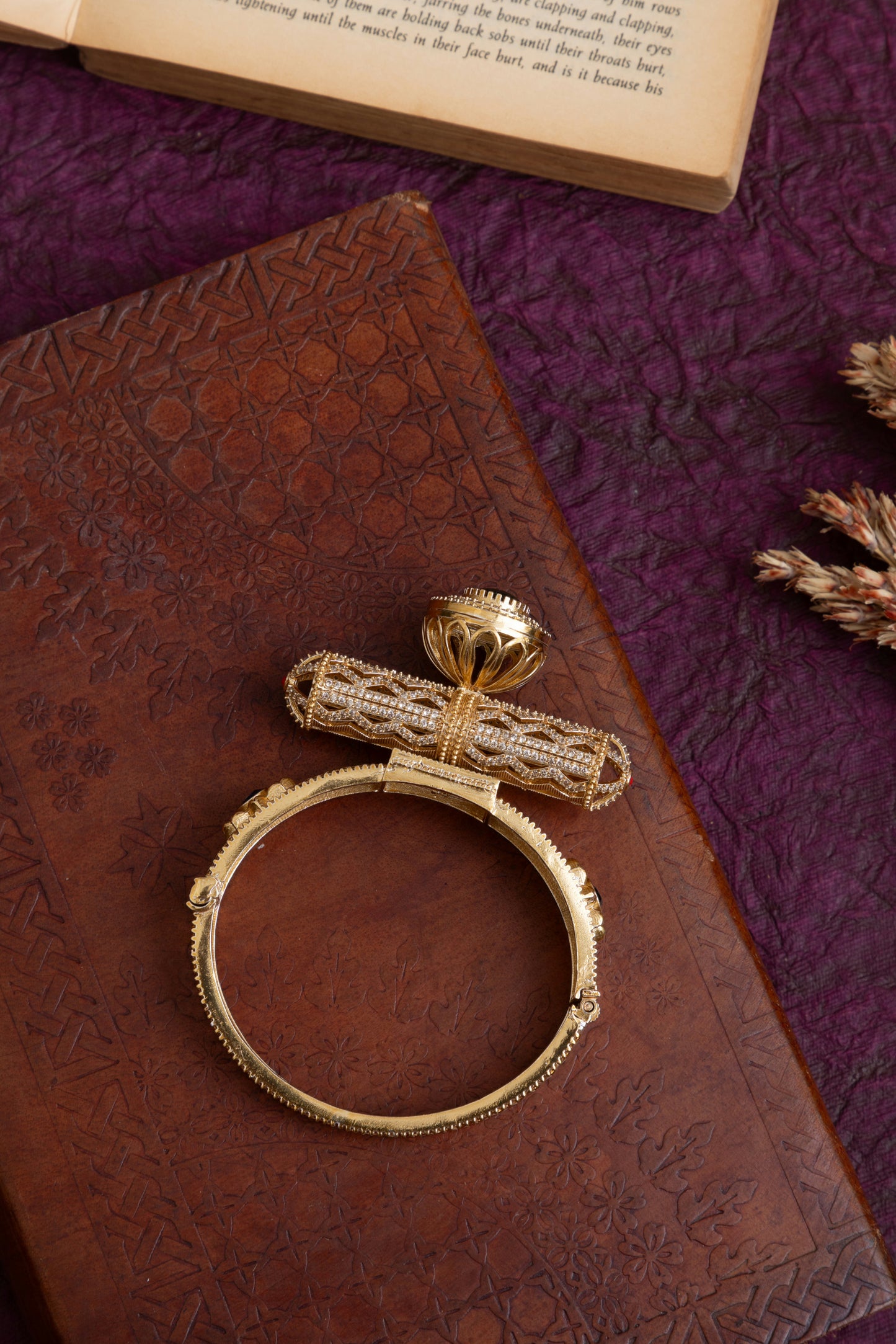 Avanti gold bracelet