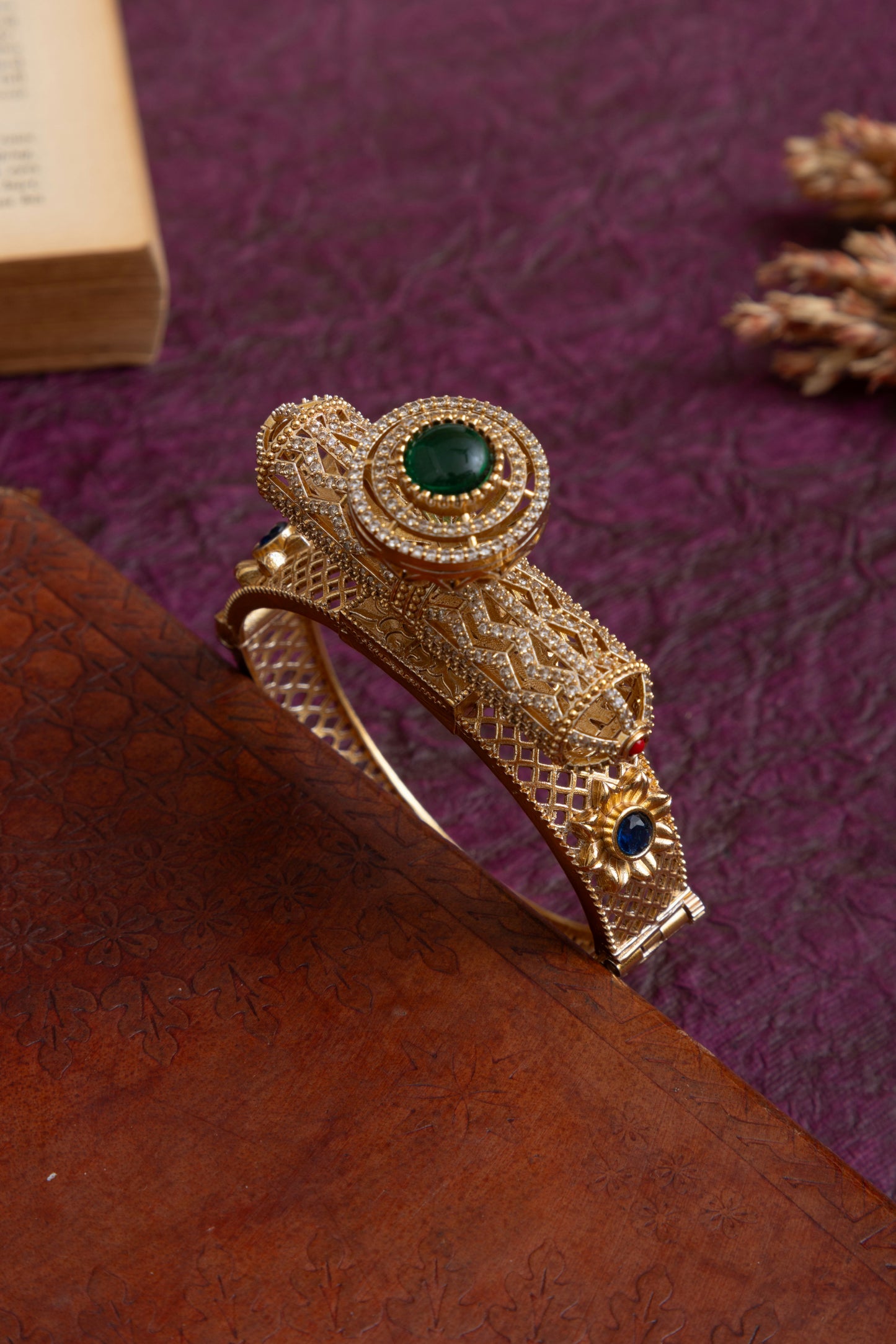 Avanti gold bracelet