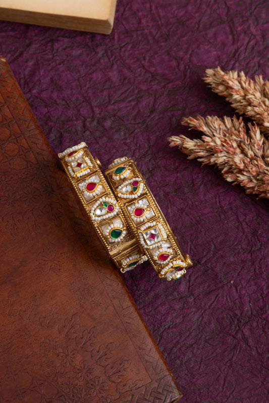 Uma Large size gold pachi kundan kada